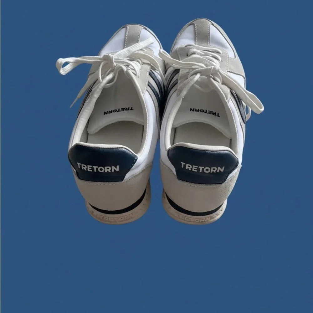 Men's Tretorn White and Blue Sneakers, size 8.5 (women’s size 10)